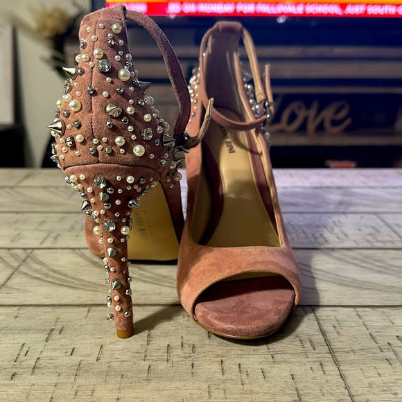 ♥️GIANNI BINI suede pink bedazzled heels - Picture 3 of 6